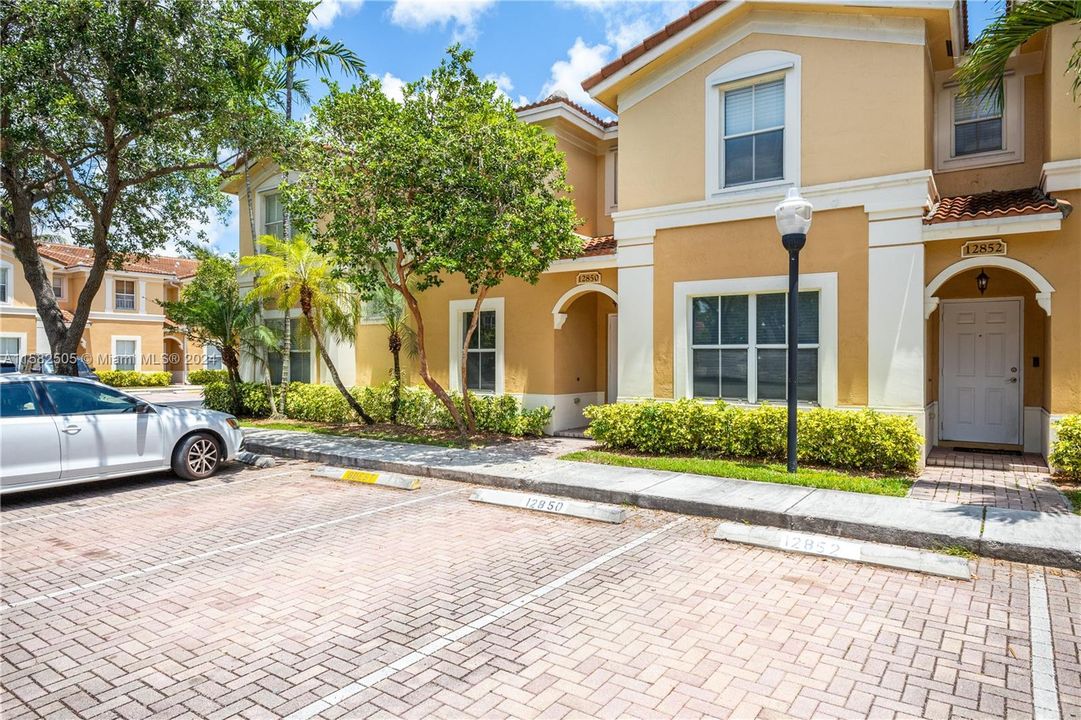 Recently Rented: $3,000 (3 beds, 3 baths, 1270 Square Feet)