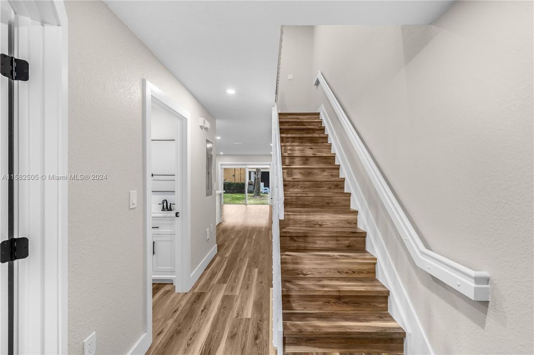 Recently Rented: $3,000 (3 beds, 3 baths, 1270 Square Feet)