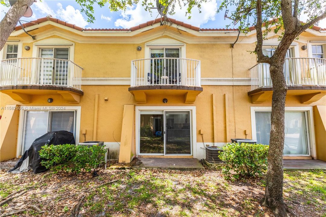 Recently Rented: $3,000 (3 beds, 3 baths, 1270 Square Feet)