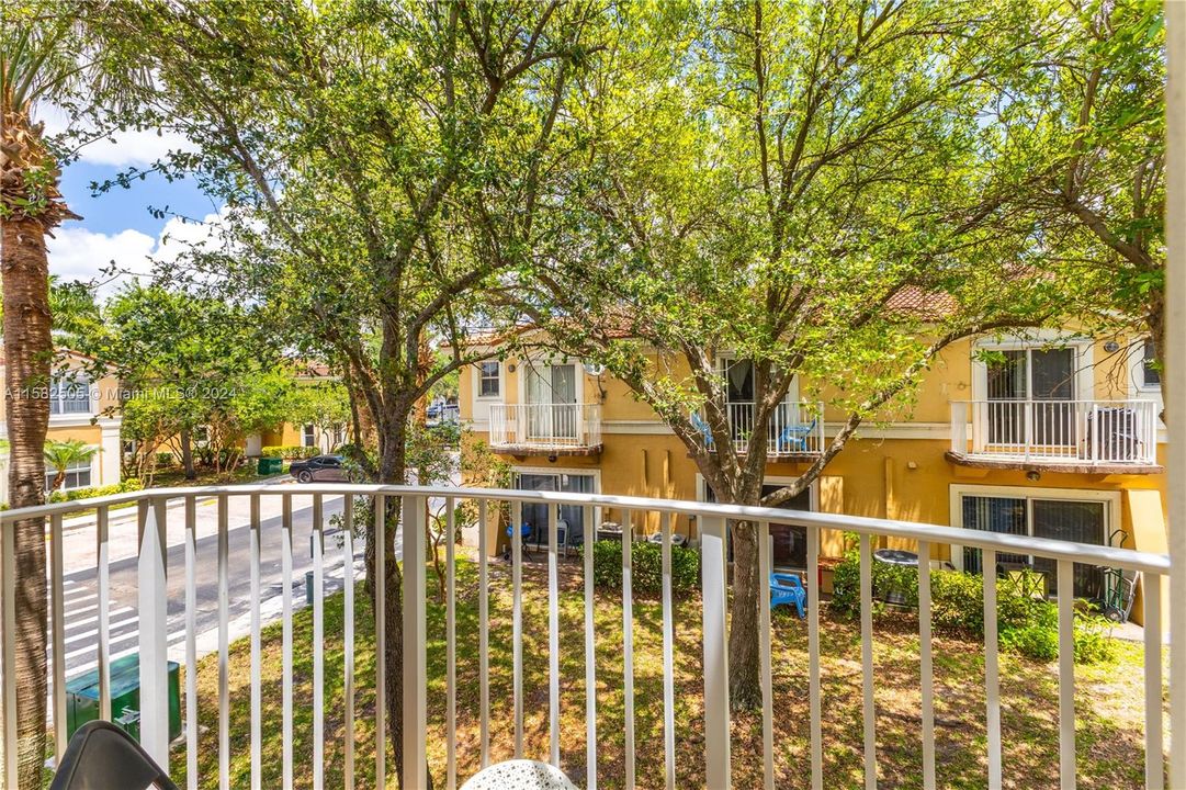 Recently Rented: $3,000 (3 beds, 3 baths, 1270 Square Feet)