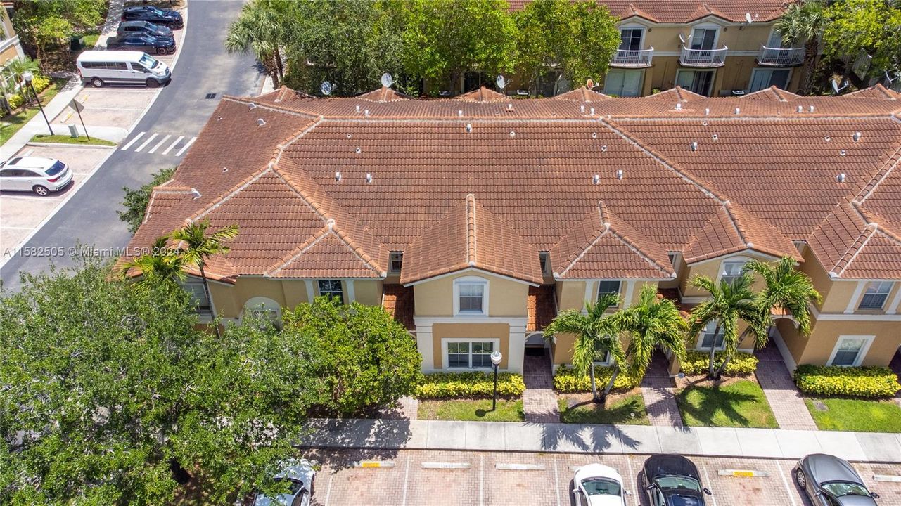 Recently Rented: $3,000 (3 beds, 3 baths, 1270 Square Feet)