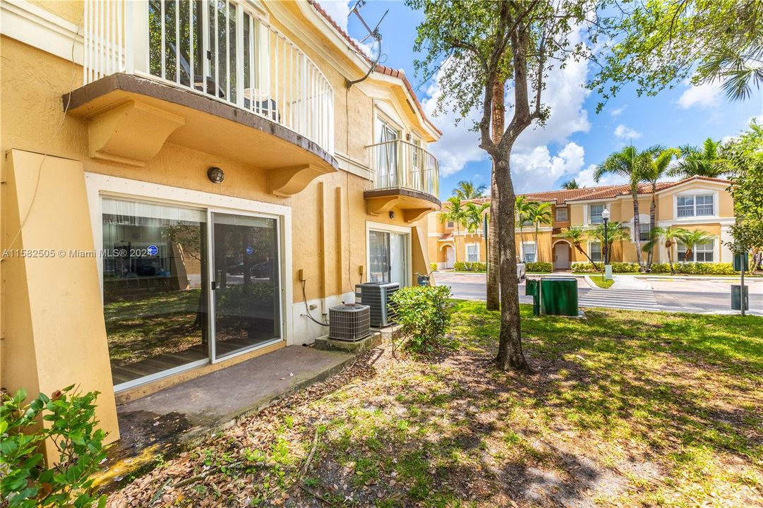 Recently Rented: $3,000 (3 beds, 3 baths, 1270 Square Feet)