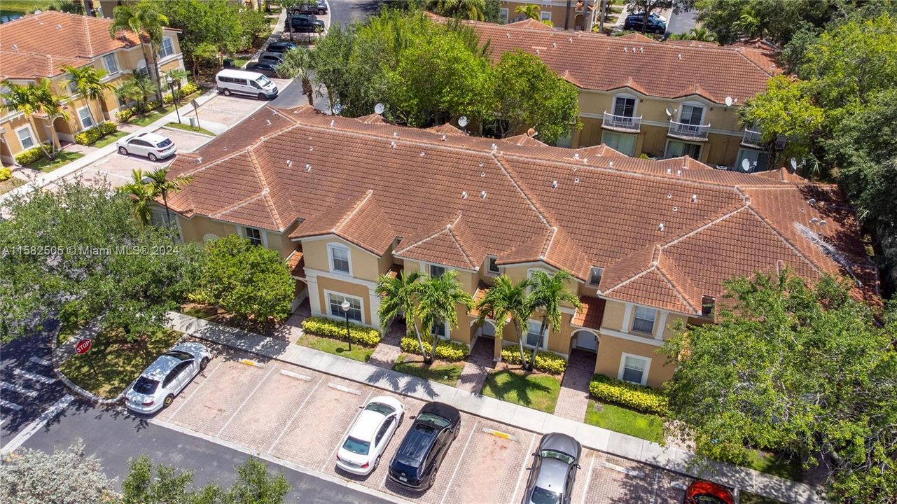 Recently Rented: $3,000 (3 beds, 3 baths, 1270 Square Feet)