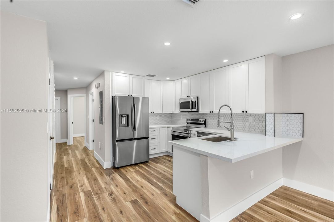 Recently Rented: $3,000 (3 beds, 3 baths, 1270 Square Feet)