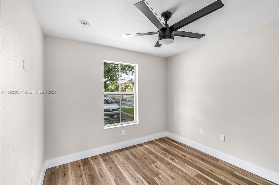 Active With Contract: $3,000 (3 beds, 3 baths, 1270 Square Feet)
