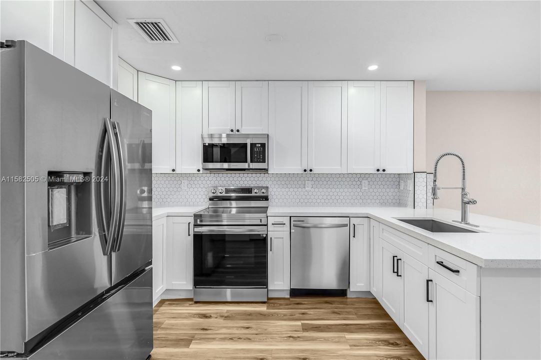 Recently Rented: $3,000 (3 beds, 3 baths, 1270 Square Feet)