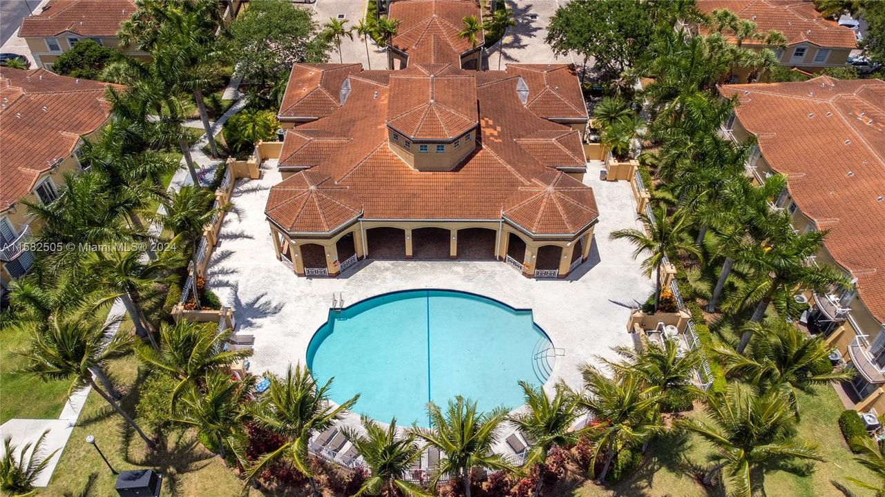 Recently Rented: $3,000 (3 beds, 3 baths, 1270 Square Feet)