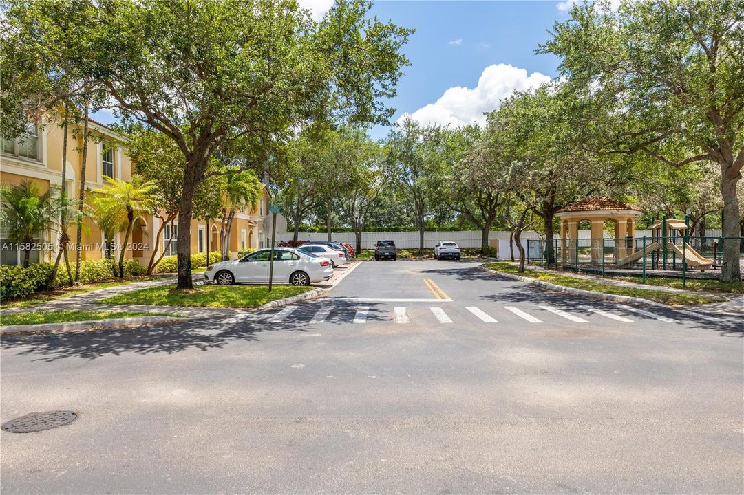 Recently Rented: $3,000 (3 beds, 3 baths, 1270 Square Feet)