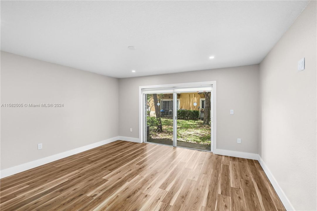 Recently Rented: $3,000 (3 beds, 3 baths, 1270 Square Feet)