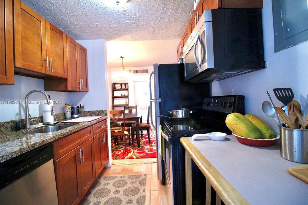 For Rent: $2,000 (1 beds, 1 baths, 640 Square Feet)