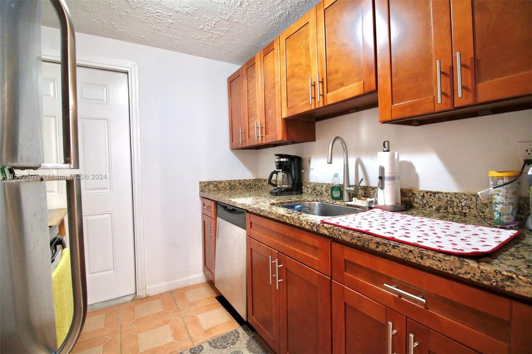 For Rent: $2,000 (1 beds, 1 baths, 640 Square Feet)
