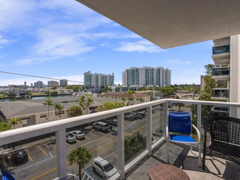 Active With Contract: $270,000 (1 beds, 1 baths, 760 Square Feet)