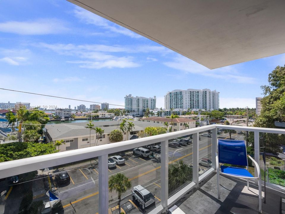 Active With Contract: $270,000 (1 beds, 1 baths, 760 Square Feet)