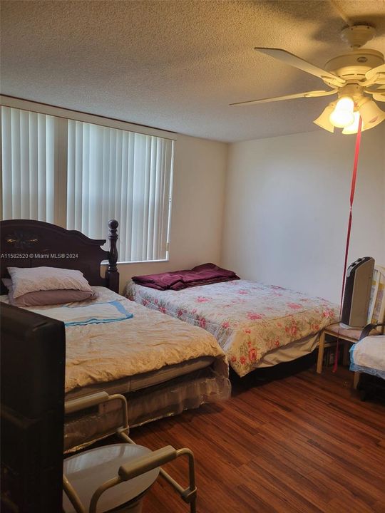 For Sale: $160,000 (2 beds, 2 baths, 1100 Square Feet)