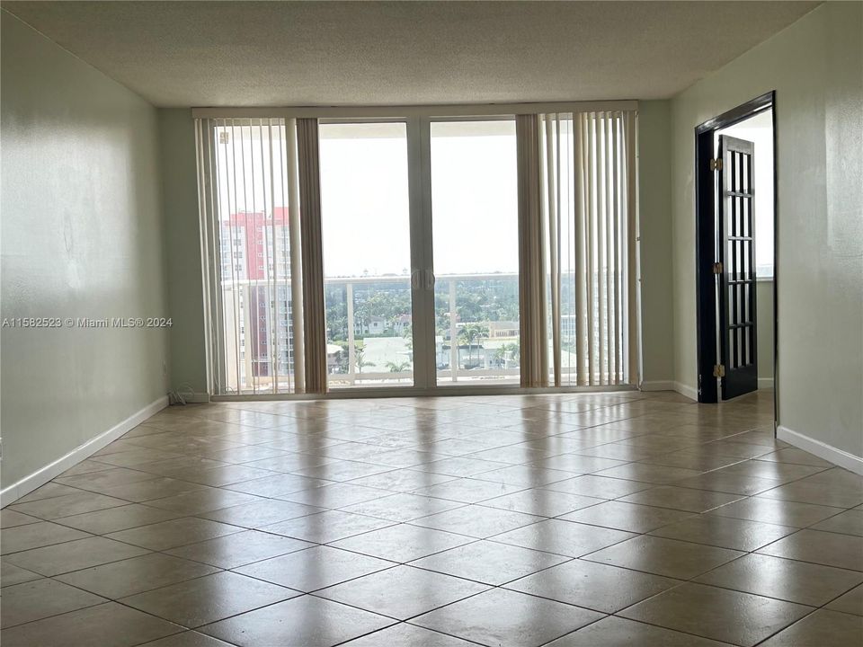 For Rent: $2,600 (2 beds, 2 baths, 1100 Square Feet)