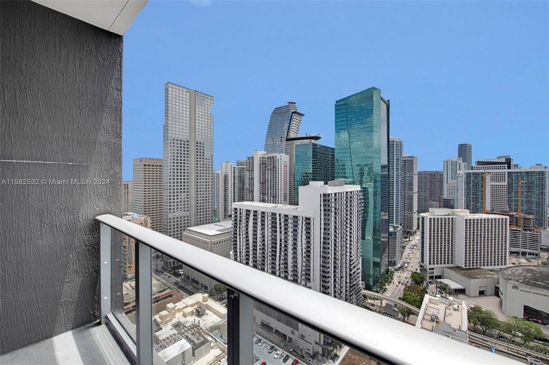 Active With Contract: $405,000 (1 beds, 1 baths, 526 Square Feet)