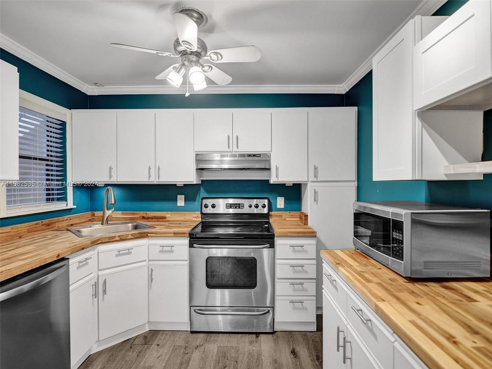 Active With Contract: $2,500 (3 beds, 2 baths, 1115 Square Feet)