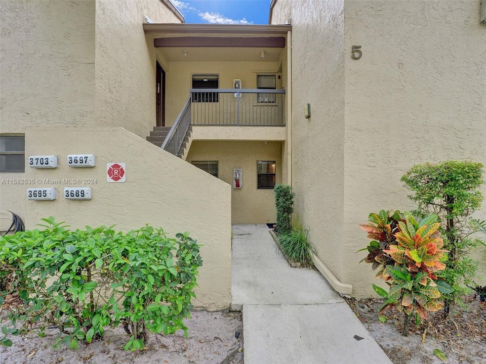 Active With Contract: $2,500 (3 beds, 2 baths, 1115 Square Feet)