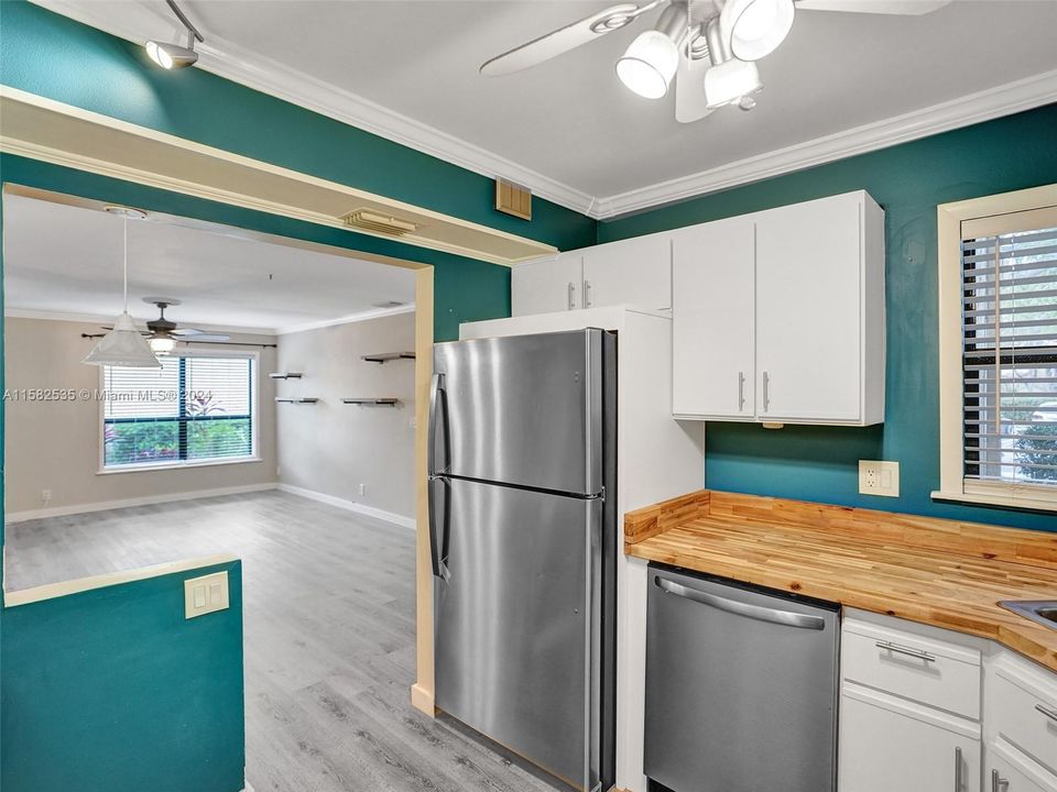 Active With Contract: $2,500 (3 beds, 2 baths, 1115 Square Feet)