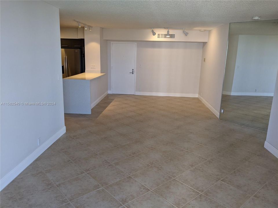 For Rent: $3,300 (2 beds, 2 baths, 1181 Square Feet)