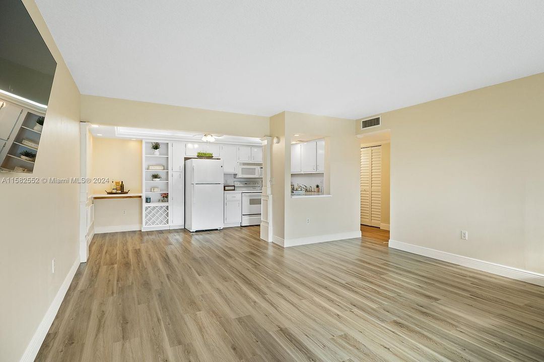 For Sale: $399,990 (2 beds, 2 baths, 1250 Square Feet)