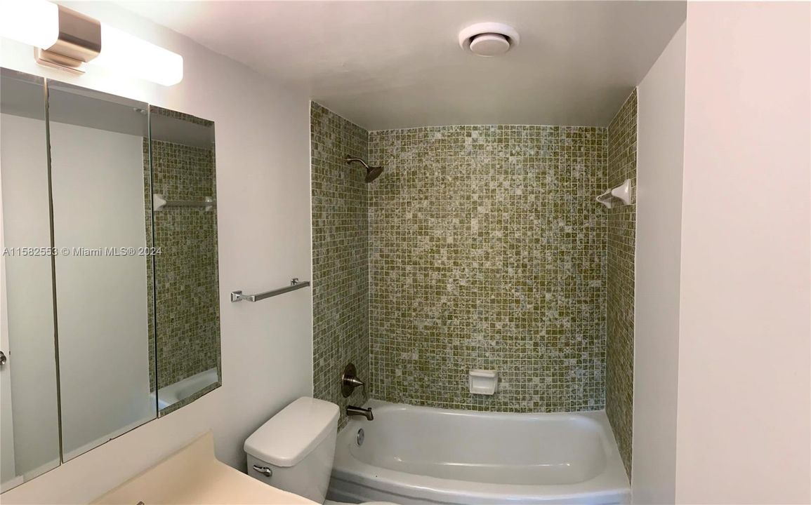 For Sale: $210,000 (1 beds, 1 baths, 780 Square Feet)