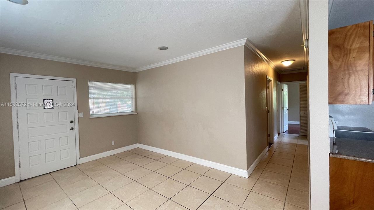 For Rent: $2,750 (3 beds, 1 baths, 1069 Square Feet)