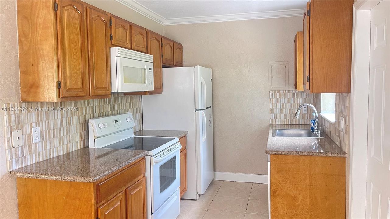 For Rent: $2,750 (3 beds, 1 baths, 1069 Square Feet)