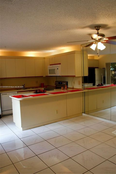 Active With Contract: $2,500 (2 beds, 2 baths, 1372 Square Feet)