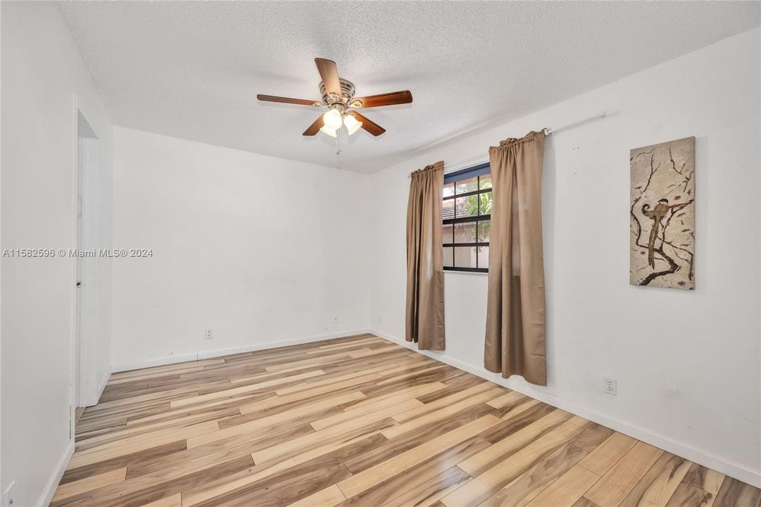 Active With Contract: $449,000 (3 beds, 2 baths, 1392 Square Feet)