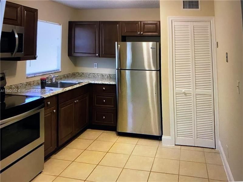 For Rent: $1,800 (2 beds, 1 baths, 609 Square Feet)