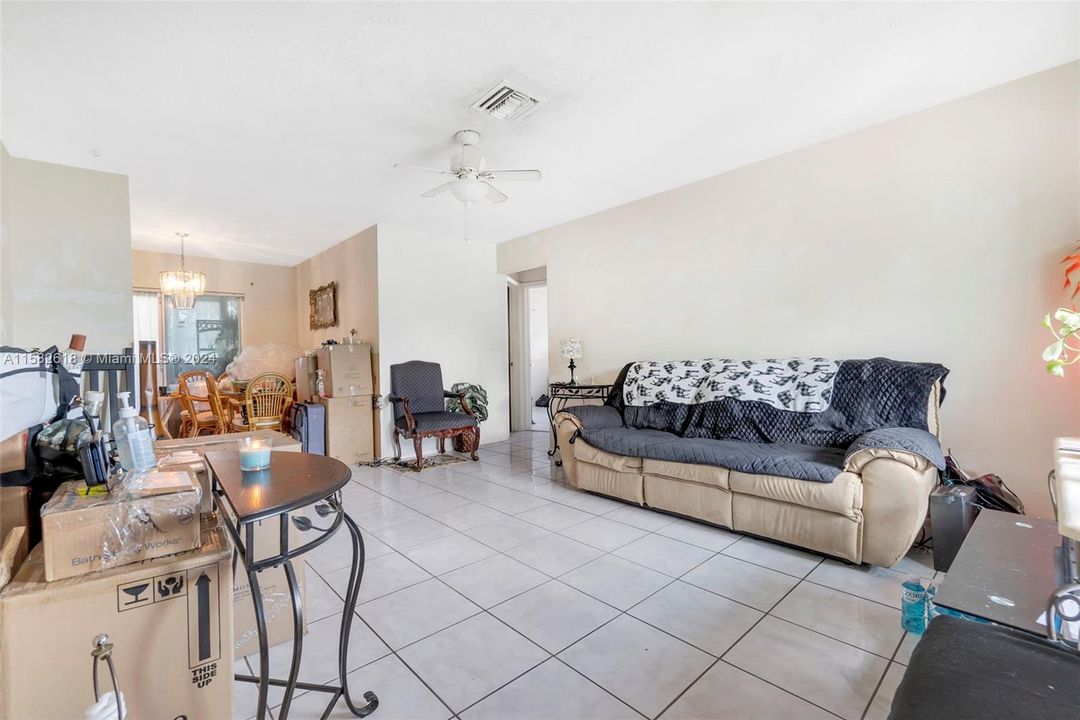 Active With Contract: $285,000 (2 beds, 1 baths, 1213 Square Feet)