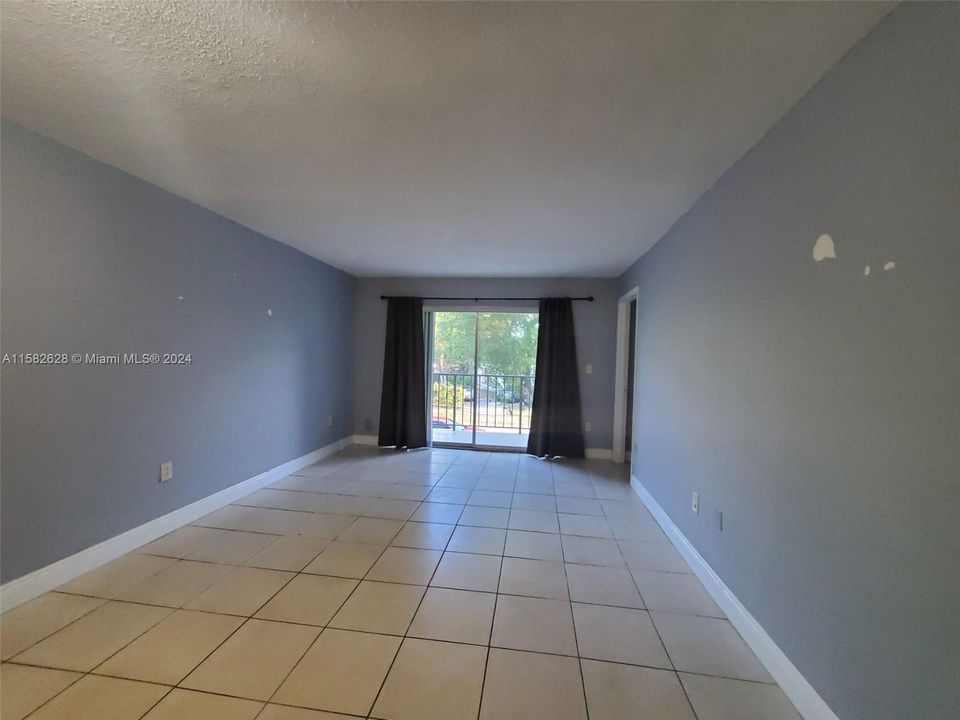 For Rent: $1,600 (1 beds, 1 baths, 696 Square Feet)