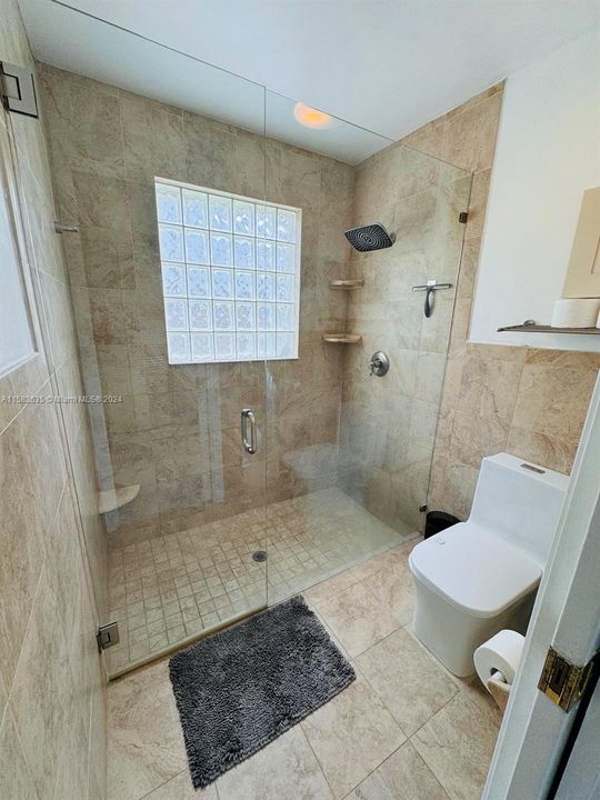 出租: $6,200 (4 贝兹, 3 浴室, 2112 平方英尺)