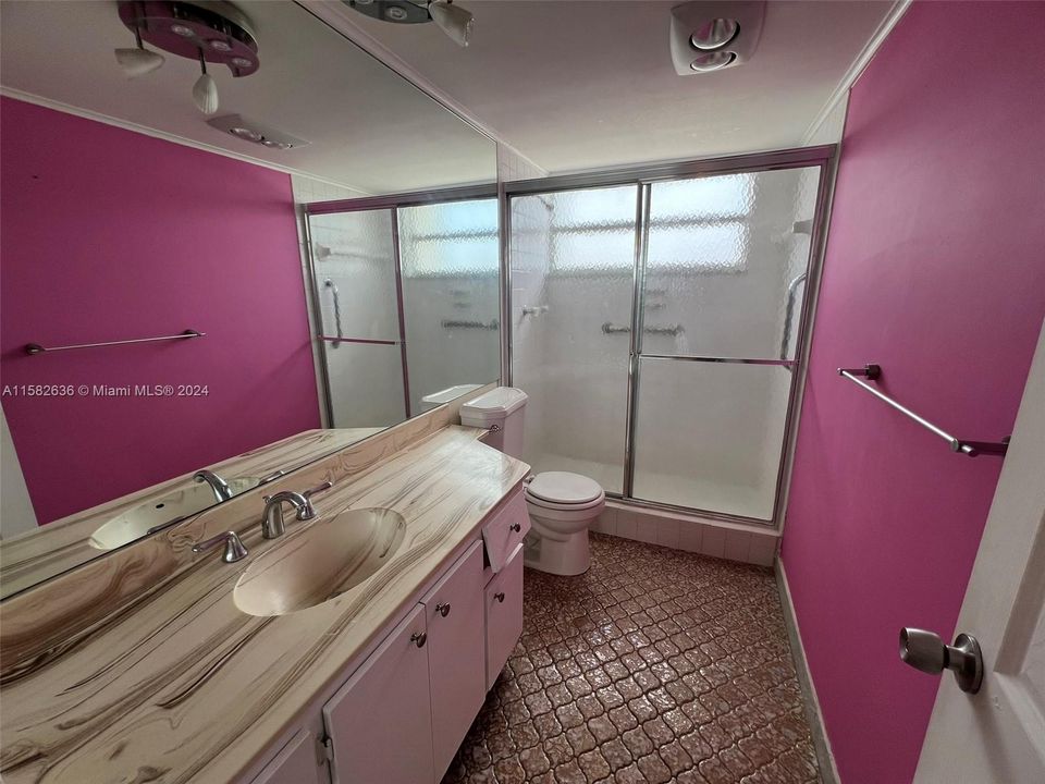 待售: $325,000 (2 贝兹, 2 浴室, 1259 平方英尺)