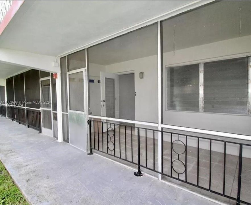 For Rent: $2,000 (2 beds, 1 baths, 826 Square Feet)