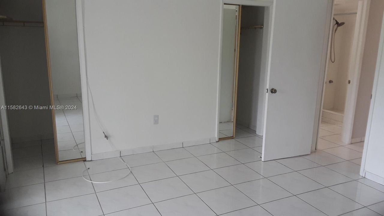 For Sale: $125,000 (1 beds, 1 baths, 775 Square Feet)