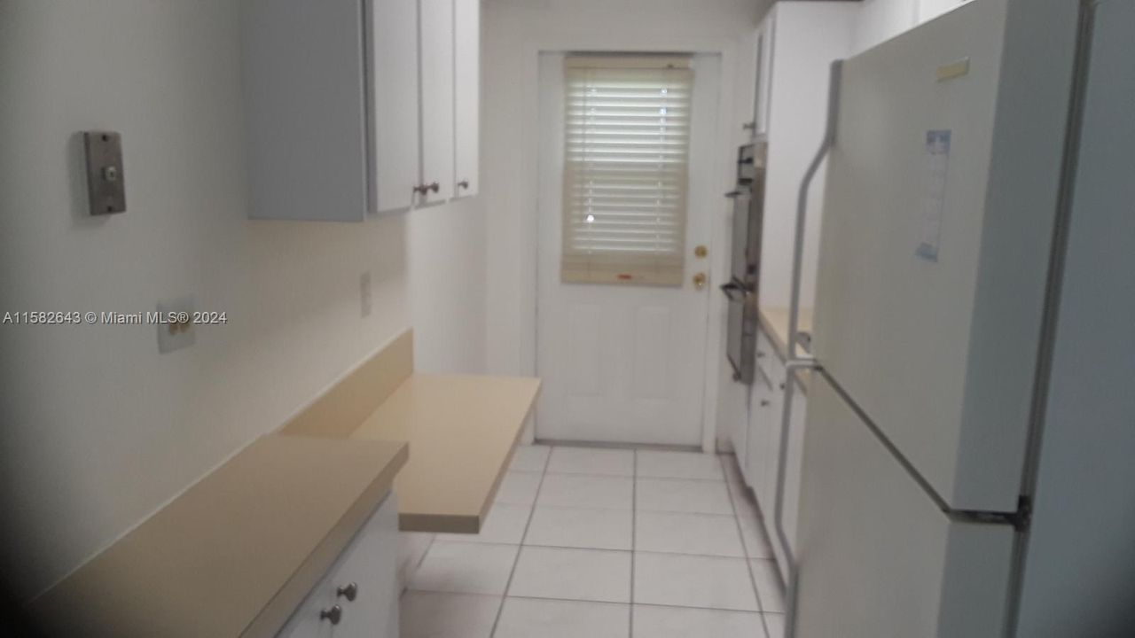 For Sale: $125,000 (1 beds, 1 baths, 775 Square Feet)
