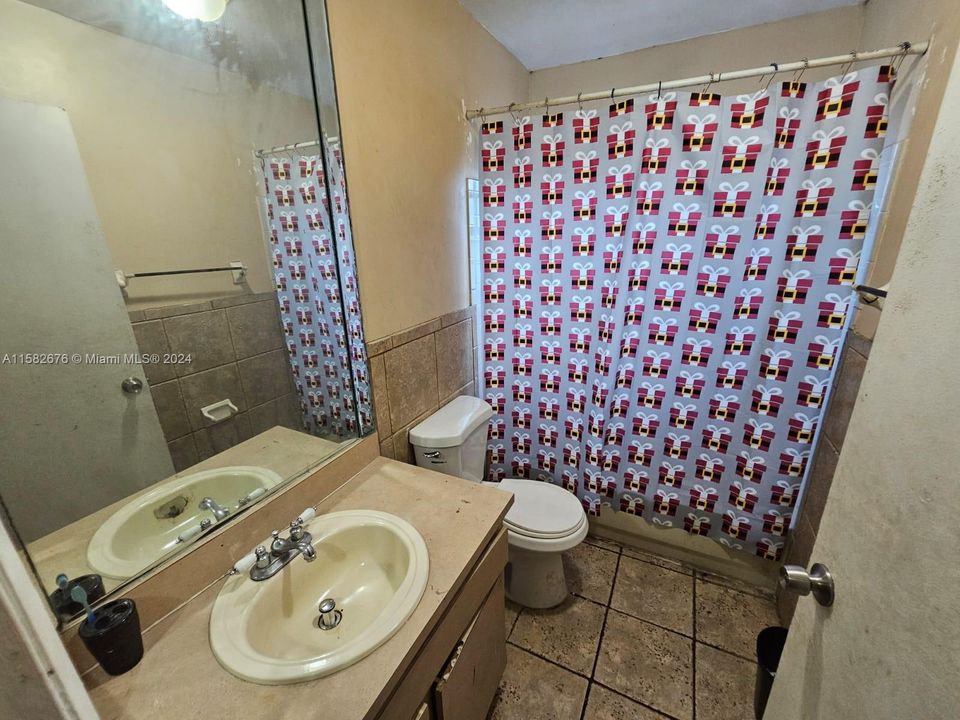 待售: $459,999 (5 贝兹, 2 浴室, 1635 平方英尺)
