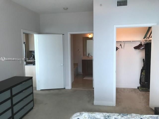 For Rent: $3,900 (2 beds, 2 baths, 1013 Square Feet)