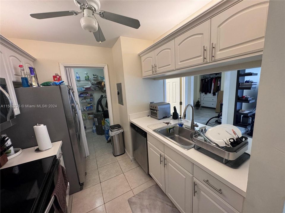 For Rent: $2,500 (2 beds, 2 baths, 954 Square Feet)
