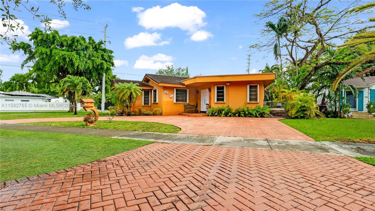 Recently Sold: $695,000 (3 beds, 2 baths, 1690 Square Feet)