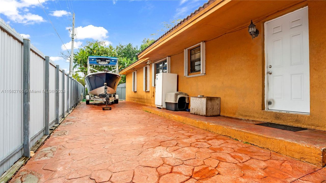 Recently Sold: $695,000 (3 beds, 2 baths, 1690 Square Feet)