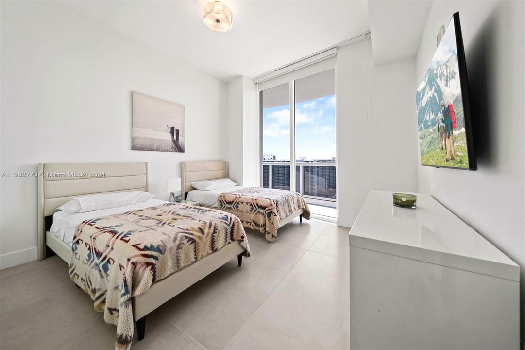 For Sale: $1,450,000 (2 beds, 2 baths, 1463 Square Feet)