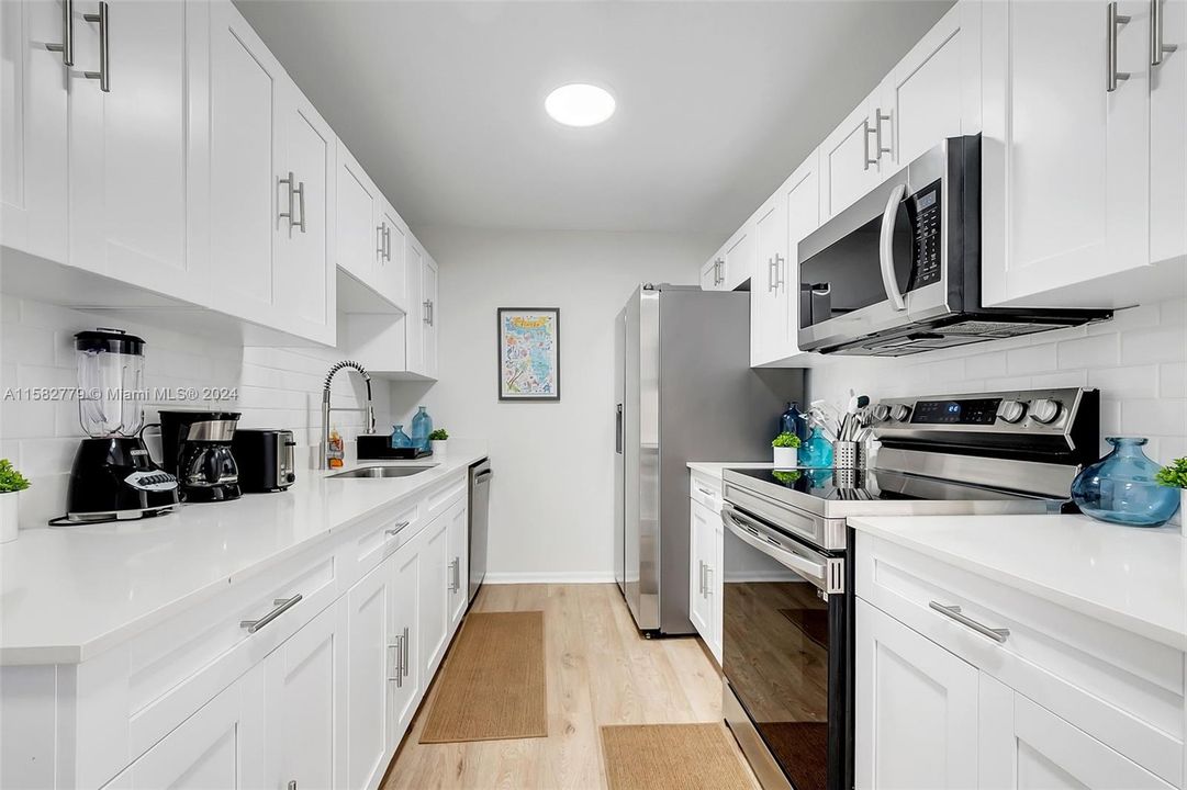 For Sale: $575,000 (3 beds, 2 baths, 1221 Square Feet)