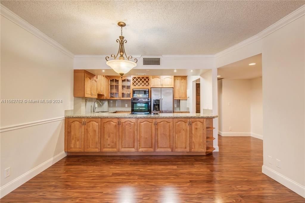 For Rent: $3,450 (3 beds, 3 baths, 1355 Square Feet)