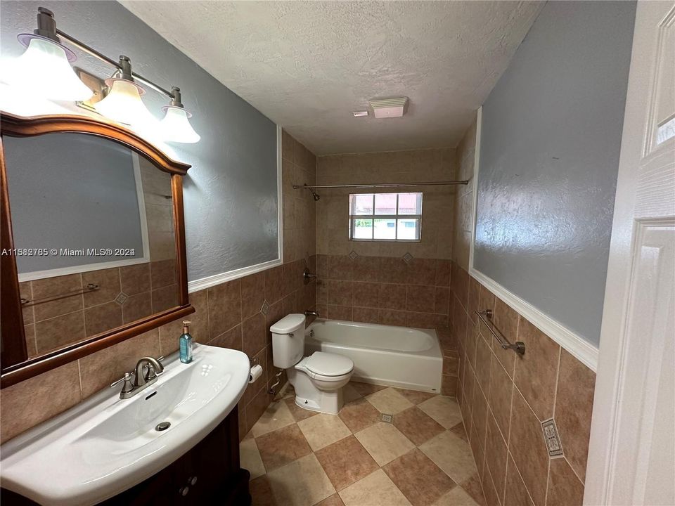 For Rent: $3,950 (3 beds, 2 baths, 1364 Square Feet)