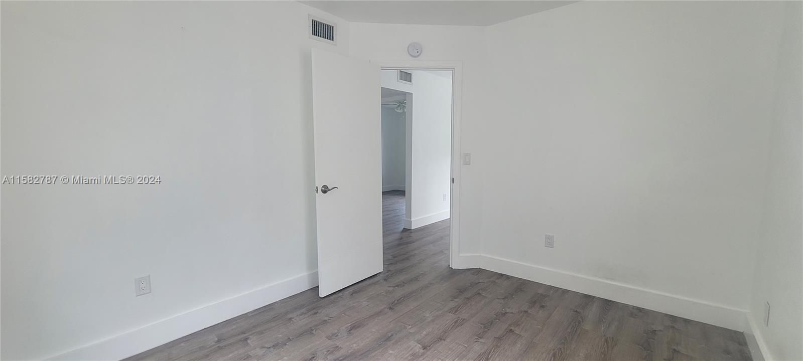 For Rent: $2,500 (2 beds, 1 baths, 865 Square Feet)