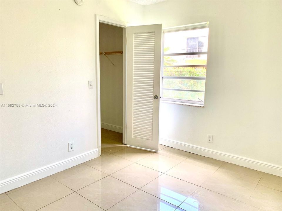 For Rent: $1,900 (2 beds, 2 baths, 916 Square Feet)