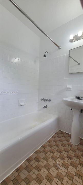 最近租的: $1,800 (1 贝兹, 1 浴室, 550 平方英尺)